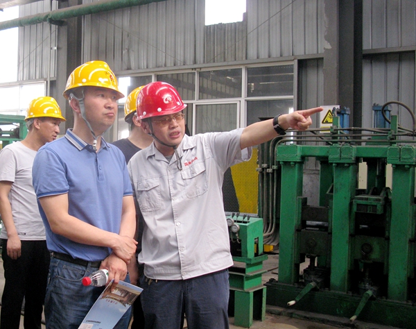 (12)2018年4月28日,濟(jì)源市環(huán)保局環(huán)境監(jiān)察支隊隊長王雪峰來公司視察_副本